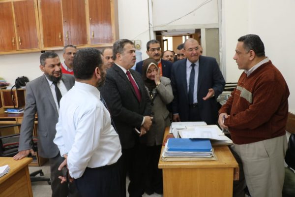 بالصور .. رئيس جنوب القاهرة للتوزيع يتفقد قطاعات الشركة بالديوان العام ويطالب العاملين بالمزيد من الجهد لتحسين معدلات الاداء