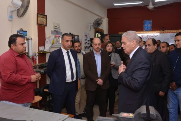 تنفيذاً لتوجيهات وزير الكهرباء .. جولات مكوكية للمهندس حسام عفيفي داخل ادارات ومواقع العمل المختلفة بشمال القاهرة لمتابعة الاداء والسعي نحو خطة تطوير منظومة العمل
