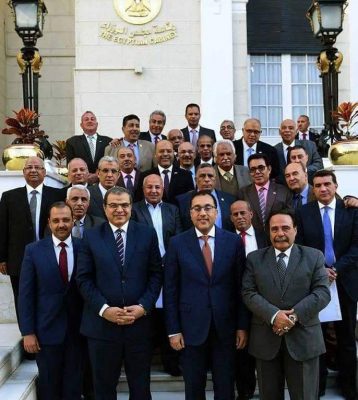 رئيس الوزراء يلتقي رئيس اتحاد العمال وممثلي النقابات ويهنئ عمال مصر بعيدهم