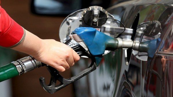 الحكومة تعتزم تحرير أسعار البنزين والسولار منتصف يونيو المقبل