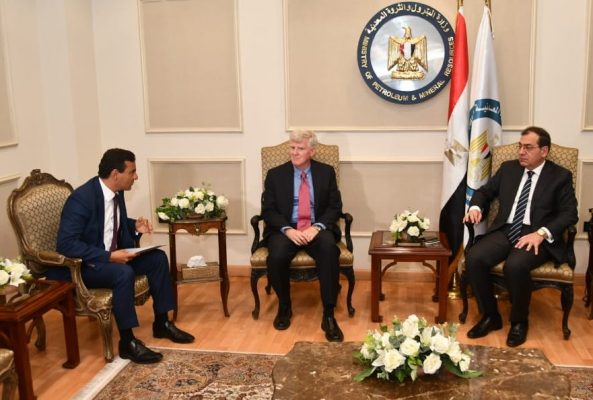 الملا يطلع على خطط التعاون بين ميثانكس مصر  لتزويد 