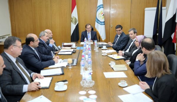 وزير البترول يبحث مع مسئولين بالبنك الدولي والوكالة الفرنسية للتنمية الموقف التنفيذي للمشروع القومي لتوصيل الغاز