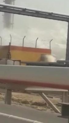شركات البترول بالاسكندرية وسيارات الحماية المدنية تواجه تسريبا فى خط غاز منعاً لكارثة