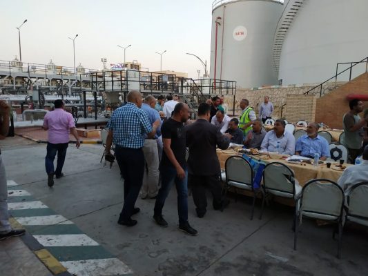 تحت رعاية المحاسب حسين فتحي .. مصر للبترول تقيم افطار جماعي للعاملين بمستودع الشركة بمطار القاهرة