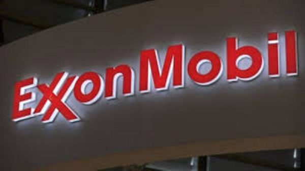 موظفو إكسون موبيل يعودون للعمل بحقل غرب القرنة النفطي العراقي بعد تكثيف الحماية الأمنية