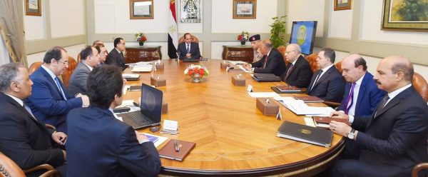 الرئيس السيسي يعقد اجتماعاً مع رئيس الوزراء لبحث جهود توفير سلع رمضان