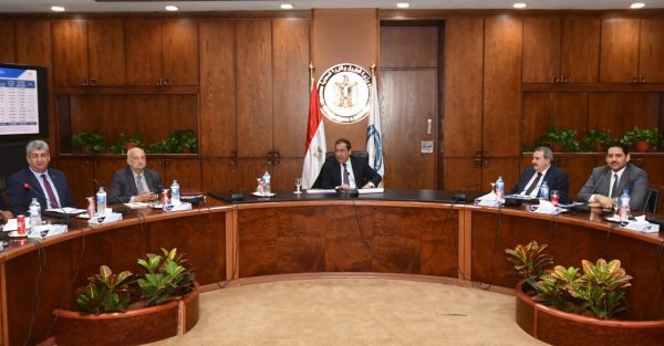 الملا يتابع الموقف التنفيذى لتوصيل الغاز للوحدات السكنية على مستوى الجمهورية بعد انجاز 1.17 مليون عميل خلال العام