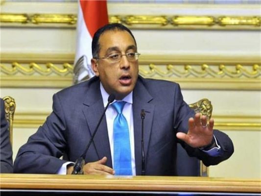 رئيس الوزراء يعلن حظر حركة المواطنين على الطرق العامة من 7 مساء إلى 6 صباحا