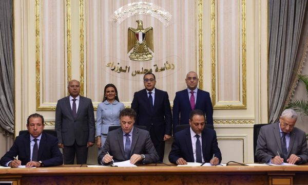 مدبولي يشهد توقيع اتفاقية عقد انشاء وتشغيل خطي مونوريل العاصمة الإدارية و6 أكتوبر مع  “تحالف أوراسكوم كونستراكشون والمقاولون العرب وبومبارديه”