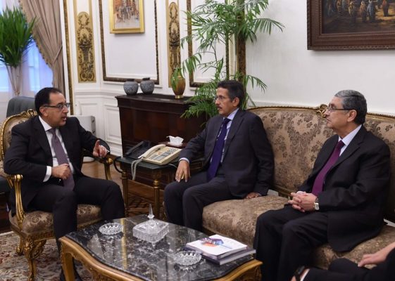 رئيس الوزراء يبحث فرص إقامة محطات تحلية مياه عملاقة في مصر مع رئيس شركة 