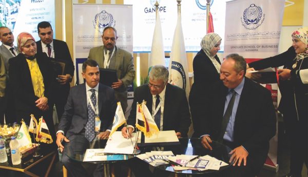 على هامش مؤتمر موك 2019 .. اتفاق لبدء مشروع تجميع البيانات الجيوفيزيقية بمناطق صعيد مصر البترولية