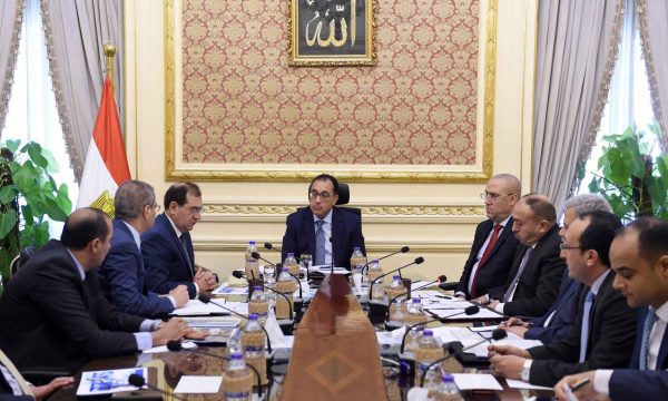 رئيس الوزراء يعقد اجتماعاً لمتابعة موقف شكاوى المواطنين من فواتير الكهرباء والمياه والغاز