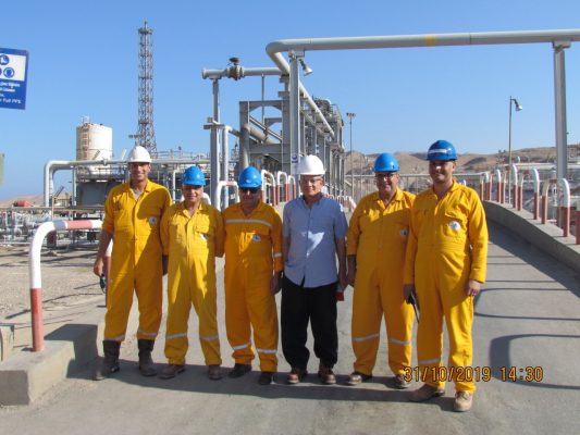 رئيس شركة أمل للبترول يتفقد الحقول ويحفز العاملين علي بذل المزيد من الجهد لرفع الكفاءة الانتاجية