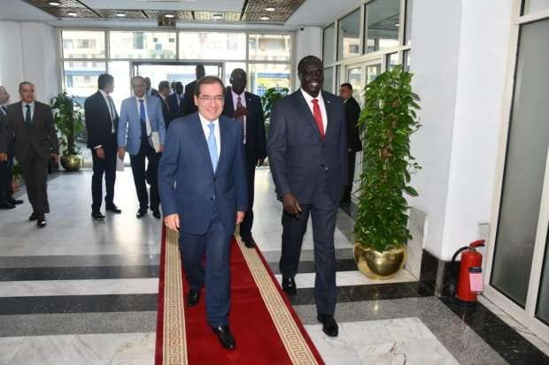 الاثنين القادم .. وزير البترول يطير إلي جنوب السودان لحضور مؤتمر النفط والطاقة تحت رعاية سيلفا كير