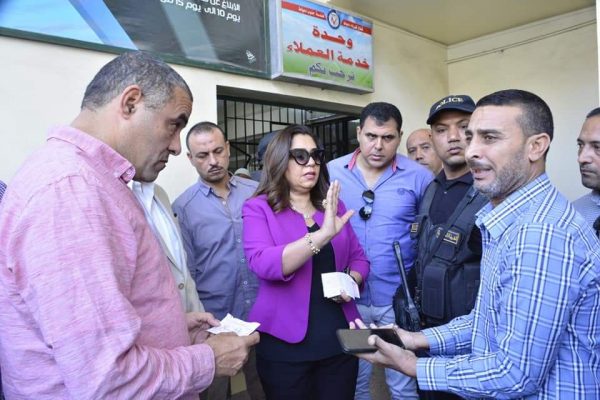 محافظ دمياط في زيارة مفاجئة لقطاع الكهرباء ومقر خدمة العملاء للاجابة على تساؤلات وشكاوى المواطنين حول الكروت مسبوقة الدفع