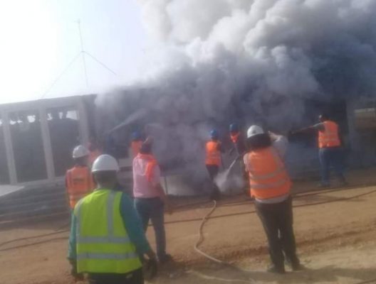 بالصور .. حريق محدود بموقع محطة الطاقة الشمسية لشركة سكاتك والسيطرة عليه دون خسائر