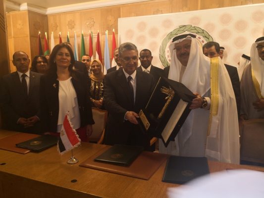 تأكيداً لانفراد الموقع .. شاكر وزواتي يوقعان مع هيئة الربط الخليجى مذكرة تفاهم واتفاقيتى سرية بيانات ومعلومات لمشروع الربط الكهربائي