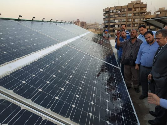 جنوب القاهرة لتوزيع الكهرباء تبتكر منظومة الدورة المغلقة لتنظيف الالواح الشمسية بطريقة اتوماتيكية
