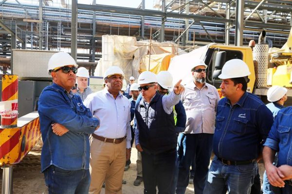 بالصور .. رئيس انبى يقوم بزيارة ميدانية لتسريع وتيرة العمل بمشروع توسعات  معمل تكرير اسيوط