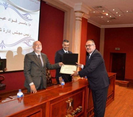 بالصور .. إيجاس تكرم ياسر بهنس لقضائه ٣٠ عاماً داخل قطاع البترول