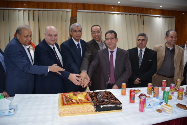 العامة للبترول تكرم الجيولوجي  محمد حسين مدير عام العمليات الخارجية لبلوغه سن التقاعد