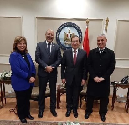 خلال لقائه رئيس النقابة العامة للعاملين بالبترول .. الملا : نولي اهتماما كبيرا بالعاملين ونعمل علي تلبية مطالبهم المشروعة