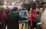 بالصور .. الدكتور محمد شاكر يتجول داخل معرض الفنون التشكيلية للعاملين بشركة شمال القاهرة للتوزيع .. ورئيس شمال القاهرة يمنح الوزير درعا تذكارية
