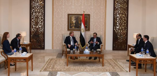الملا يستقبل رئيس شركة بكتل الأمريكية لبحث انشطة التعاون في المشروعات البترولية