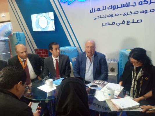 عاجل .. الدكتور أحمد هيكل يتفقد جناح شركة جلاس روك بمعرض صناعات الحديد والصلب
