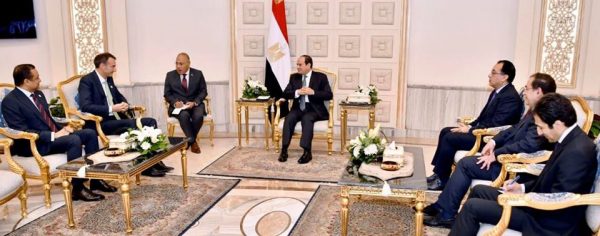 الرئيس السيسي يلتقي رئيس شركة بريتيش بتروليوم BP في حضور الملا