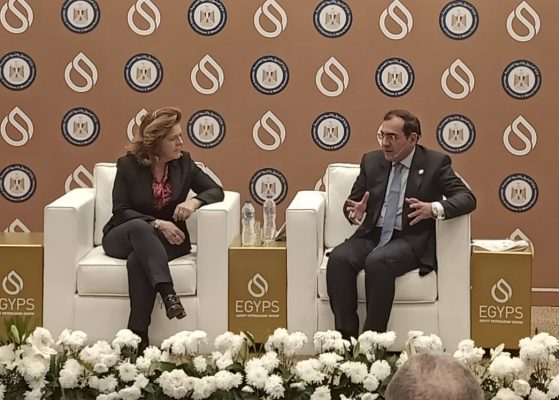 الملا : مؤتمر ومعرض مصر الدولى للبترول يحقق أهدافه المخططة عاما بعد الآخر ..ويشدد علي الاهمية البالغة لخطة زيادة إنتاج مصر من البترول.. وبرنامج تأهيل الشباب للقيادة