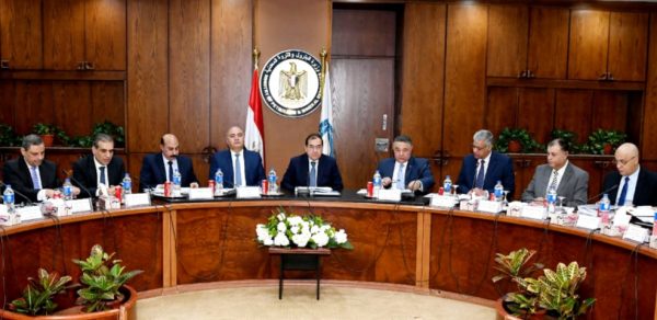 اعتماد الموازنة التخطيطية لشركة جنوب الوادي القابضة للبترول للعام المالي 2021/2020..  وبرنامج لحفر 16 بئرا استكشافية جديدة بإستثمارات 53 مليون دولار