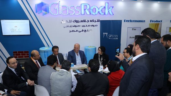 الدكتور احمد هيكل يشرح مزايا منتجات شركة جلاس روك للعزل الحرارى في ترشيد الطاقة ورفع إنتاجية توفير المياه بالاراضي الزراعية