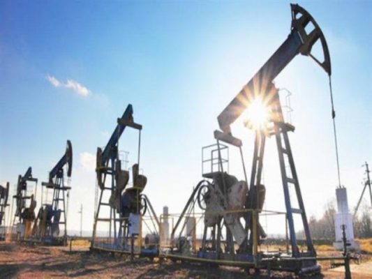 النفط يهوي لأقل سعر في أكثر من عام ويتكبد أكبر خسارة أسبوعية منذ 2016 بسبب فيروس كورونا