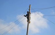 وزارة الكهرباء : انقطاع التيار الكهربائي في عدة مناطق بالوادي الجديد نتيجة سقوط 32 عمود كهربى