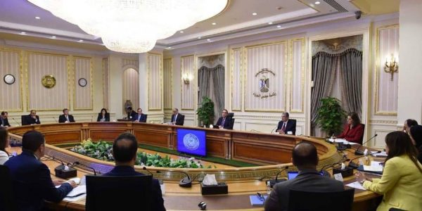 الحكومة : الترخيص لصناعات الغاز الطبيعي للعمل بنظام المناطق الحرة