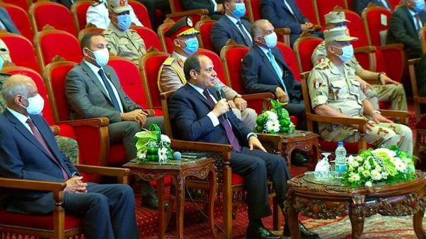 الرئيس السيسي : فخور لما شهدته اليوم خلال افتتاح عدد من المشروعات القومية بالقاهرة