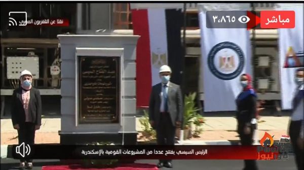 الكيميائى عصام شاهين وغادة عبدالحميد يزيلان الستار امام الرئيس السيسى عن مشروع توسعات انربك