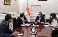 رئيس الوزراء يطمئن على رصيد المنتجات البترولية فى اجتماعه مع وزير البترول