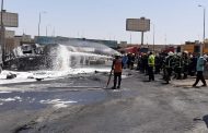 رئيس هيئة البترول والنواب يتفقدون موقع السيارة المحترقة ووزارة البترول تنفي اي علاقة لها بالحادث