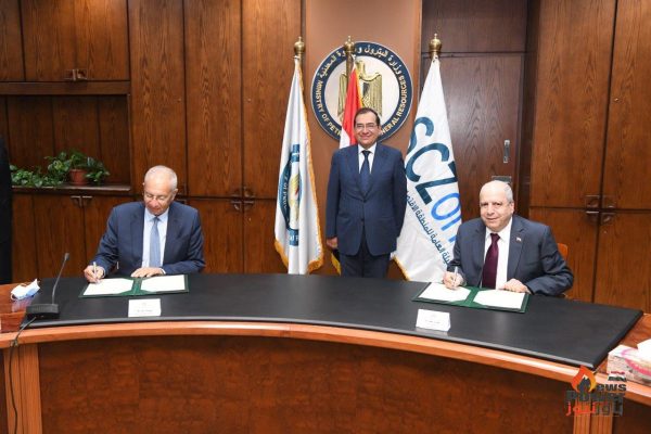 سيناء للغاز تبدأ مد شبكات الغاز الطبيعى لمنطقة شرق بورسعيد الصناعية
