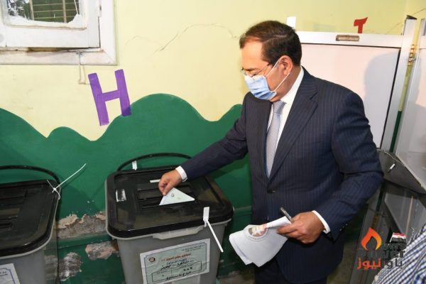 وزير البترول خلال الإدلاء بصوته : مجلس الشيوخ اثراء للحياة النيابية