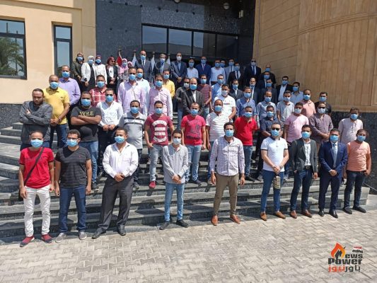 مسيرة حاشدة لشركة السويس لمشتقات الميثانول لصناديق الاقتراع بقيادة الكيميائي هشام سليم للمشاركة في انتخابات مجلس الشيوخ