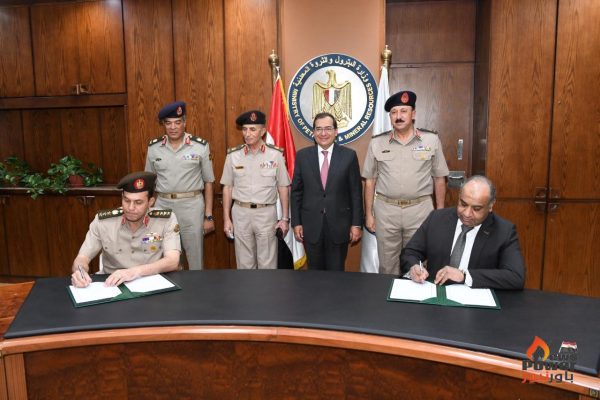 بحضور الملا.. انبي توقع مع جهاز مشروعات الخدمة الوطنية عقد المقاول العام لتنفيذ مجمع الصوب الزراعية باللاهون