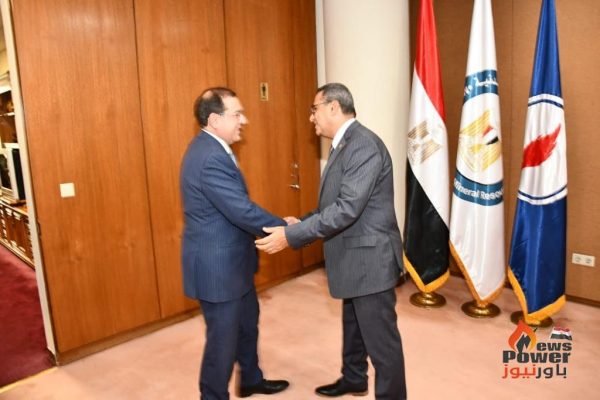 المحاسب عادل عياد : اجمالى الكميات المباعة من المنتجات البترولية بـ