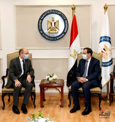 الملا يبحث مع السفير المجرى بالقاهرة سبل التعاون فى مجال البترول والغاز