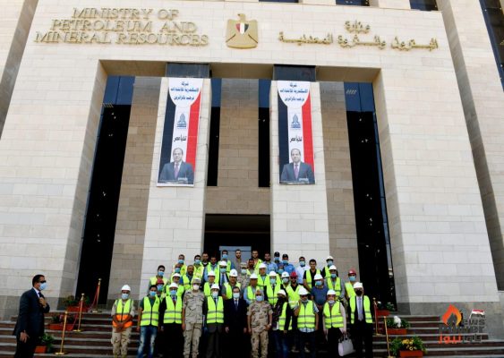 عاجل بالصور .. وزير البترول يتفقد المبنى الجديد للوزارة بالعاصمة الإدارية