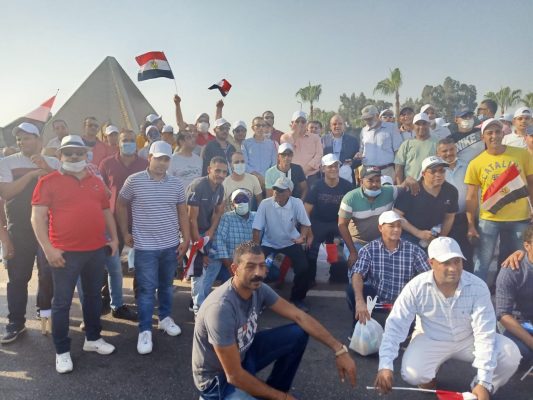 خالدة للبترول تنظم مسيرة حاشدة الي المنصة للمشاركة في احتفالات اكتوبر بقيادة عبد المنعم وداود