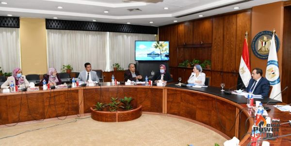 خلال اجتماع اللجنة العليا للتوافق والإصلاح البيئى .. الملا يؤكد استمرار التنسيق والتكامل بين البترول والبيئة لتحقيق التوافق البيئى للمشروعات البترولية والتعدينية
