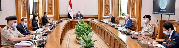 الرئيس السيسى يوجه بتكثيف التواصل المباشر مع المواطنيين في المناطق المستهدفة بالمشروعات في سيناء لإقامة حوار مجتمعي للوقوف علي متطلباتهم الفعلية.